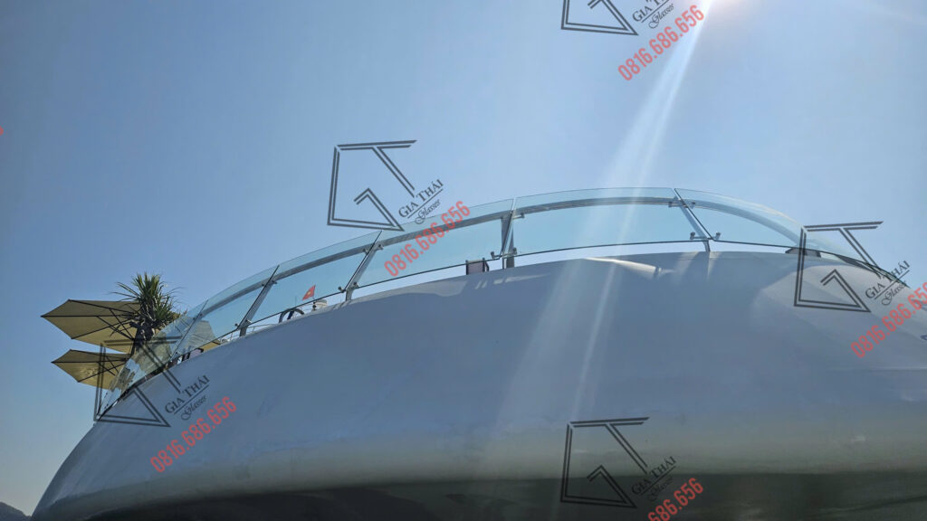 kinh-cong-tau-du-lich